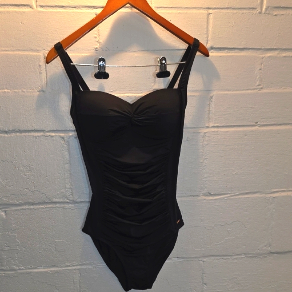 F&F Sz 8 Elegant Black Women's Swimsuit Slimming Full Coverage